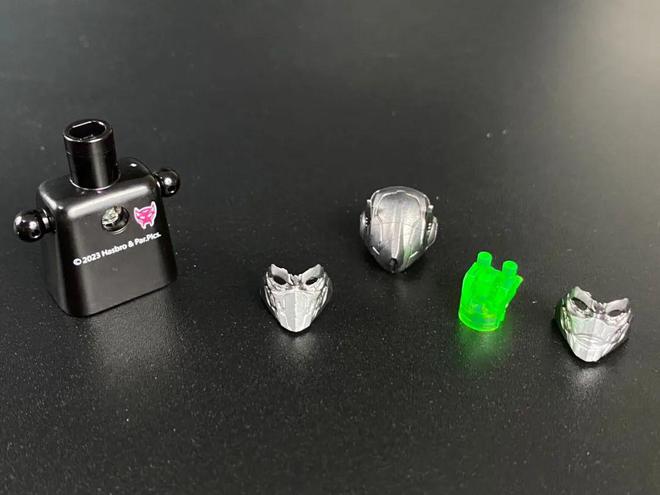 汽车人！出发！擎天柱与猩猩队长联手，布鲁可变形金刚超越版积木人登场！