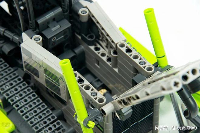 小绿奇迹军团闪现！森宝积木×中联重科工程机械联名套装开箱评测