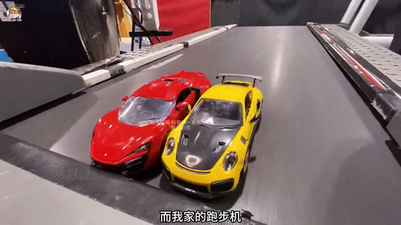 玩具车还可以这样玩 玩具车跑步机大赛！