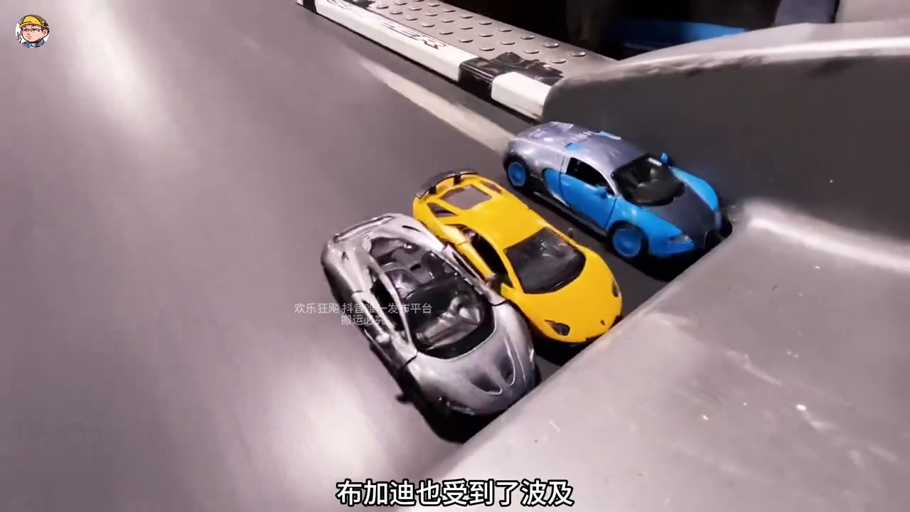 玩具车还可以这样玩 玩具车跑步机大赛！