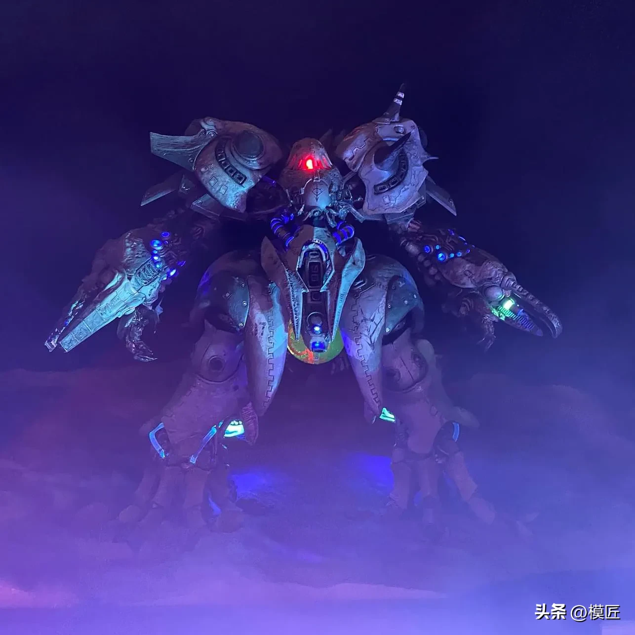牛！这种半魔半机甲的设定，真有大神完成了！
