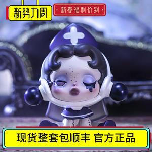探秘SKULLPANDA冬日乐章，潮玩魅力大揭秘