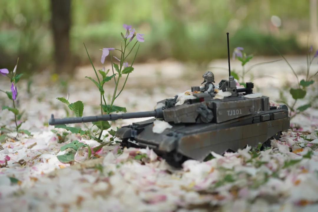 小鲁班 1/35 99A主战坦克（金属漆版）开箱