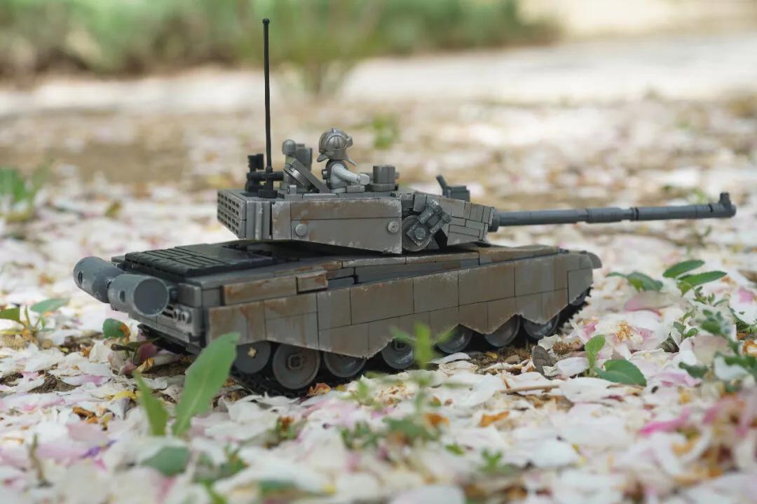 小鲁班 1/35 99A主战坦克（金属漆版）开箱