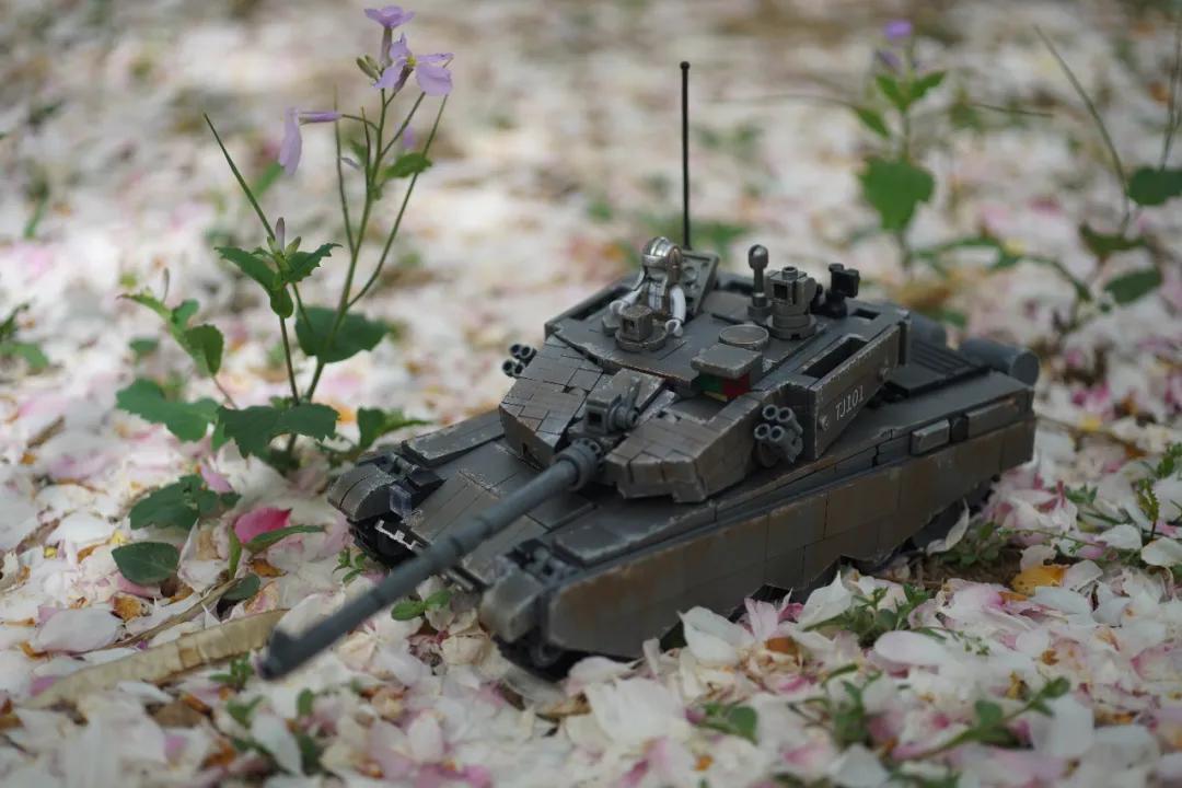 小鲁班 1/35 99A主战坦克（金属漆版）开箱