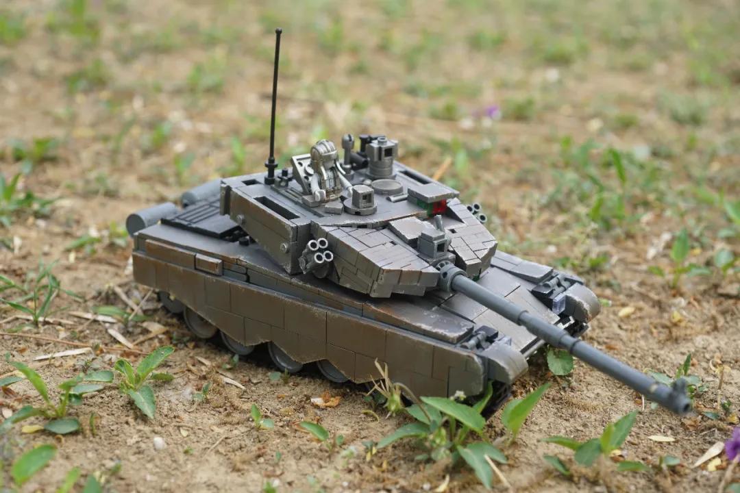 小鲁班 1/35 99A主战坦克（金属漆版）开箱