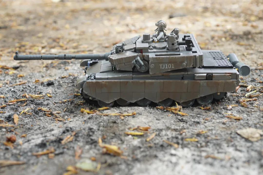 小鲁班 1/35 99A主战坦克（金属漆版）开箱