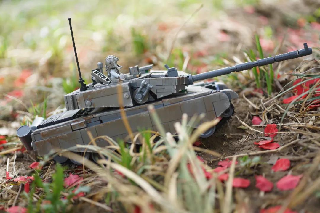 小鲁班 1/35 99A主战坦克（金属漆版）开箱