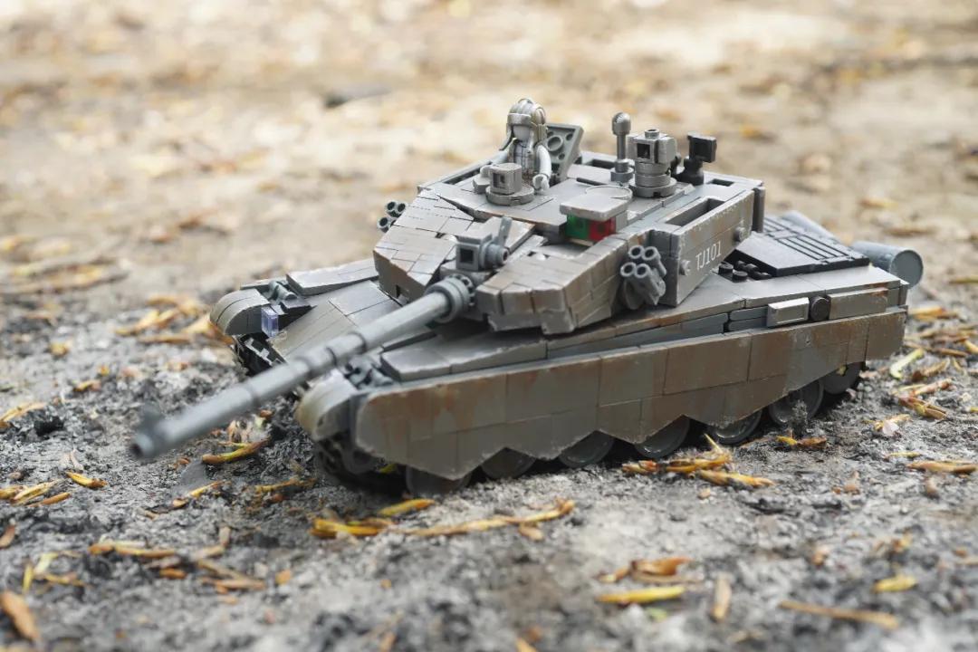 小鲁班 1/35 99A主战坦克（金属漆版）开箱