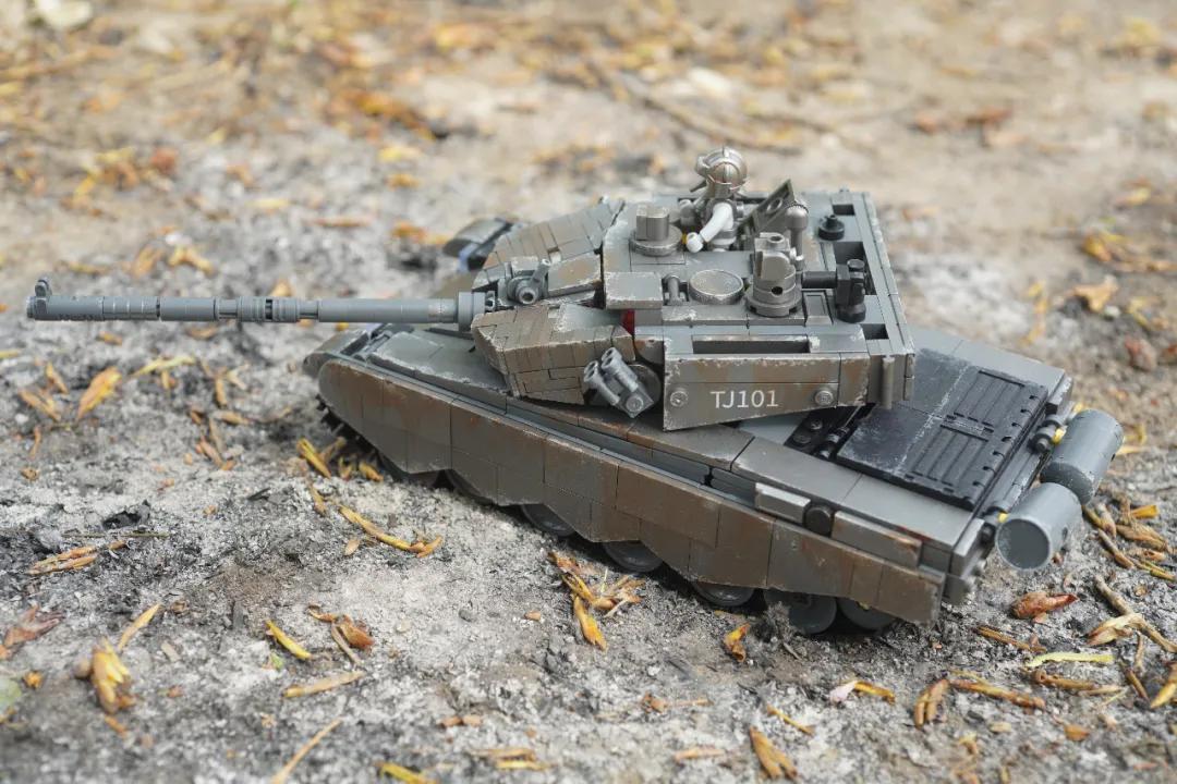 小鲁班 1/35 99A主战坦克（金属漆版）开箱