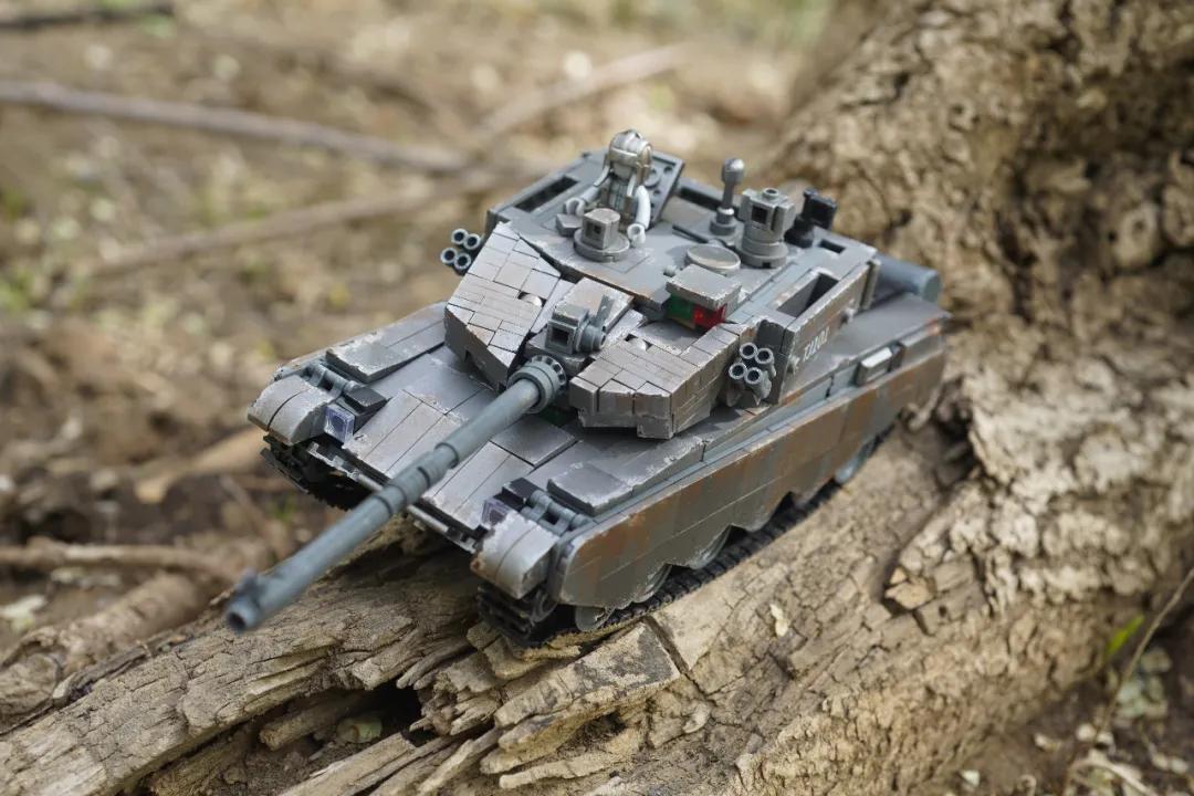 小鲁班 1/35 99A主战坦克（金属漆版）开箱