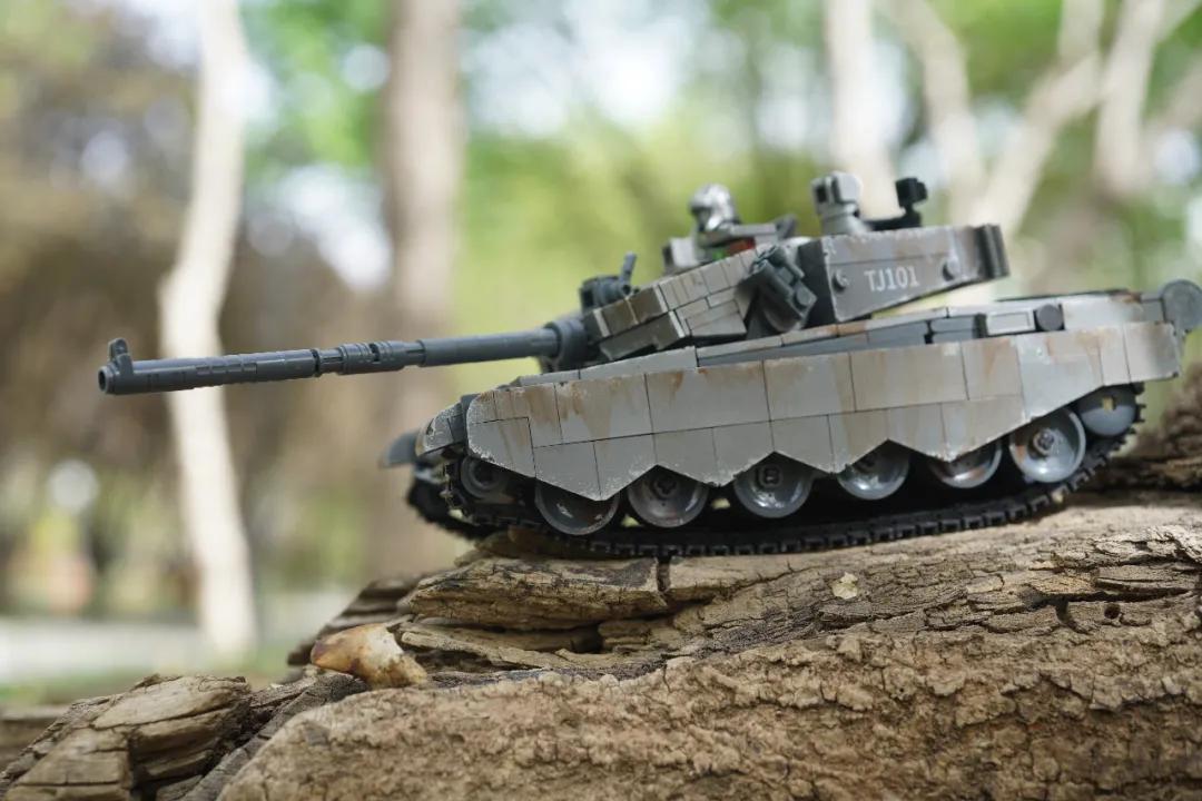 小鲁班 1/35 99A主战坦克（金属漆版）开箱