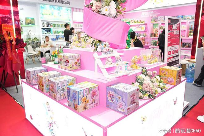 从积木到毛绒，深圳玩具展的精彩收官：小酷带你逛遍三大展馆！