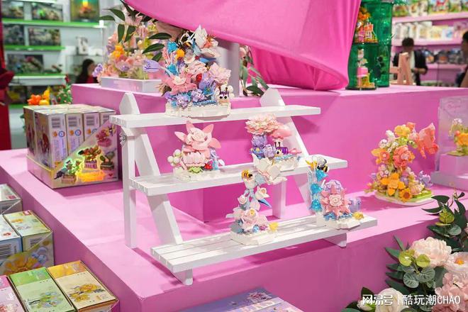 从积木到毛绒，深圳玩具展的精彩收官：小酷带你逛遍三大展馆！