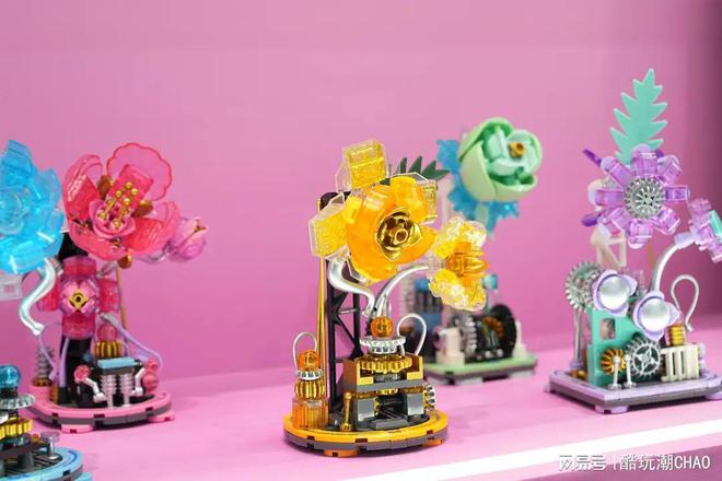 从积木到毛绒，深圳玩具展的精彩收官：小酷带你逛遍三大展馆！