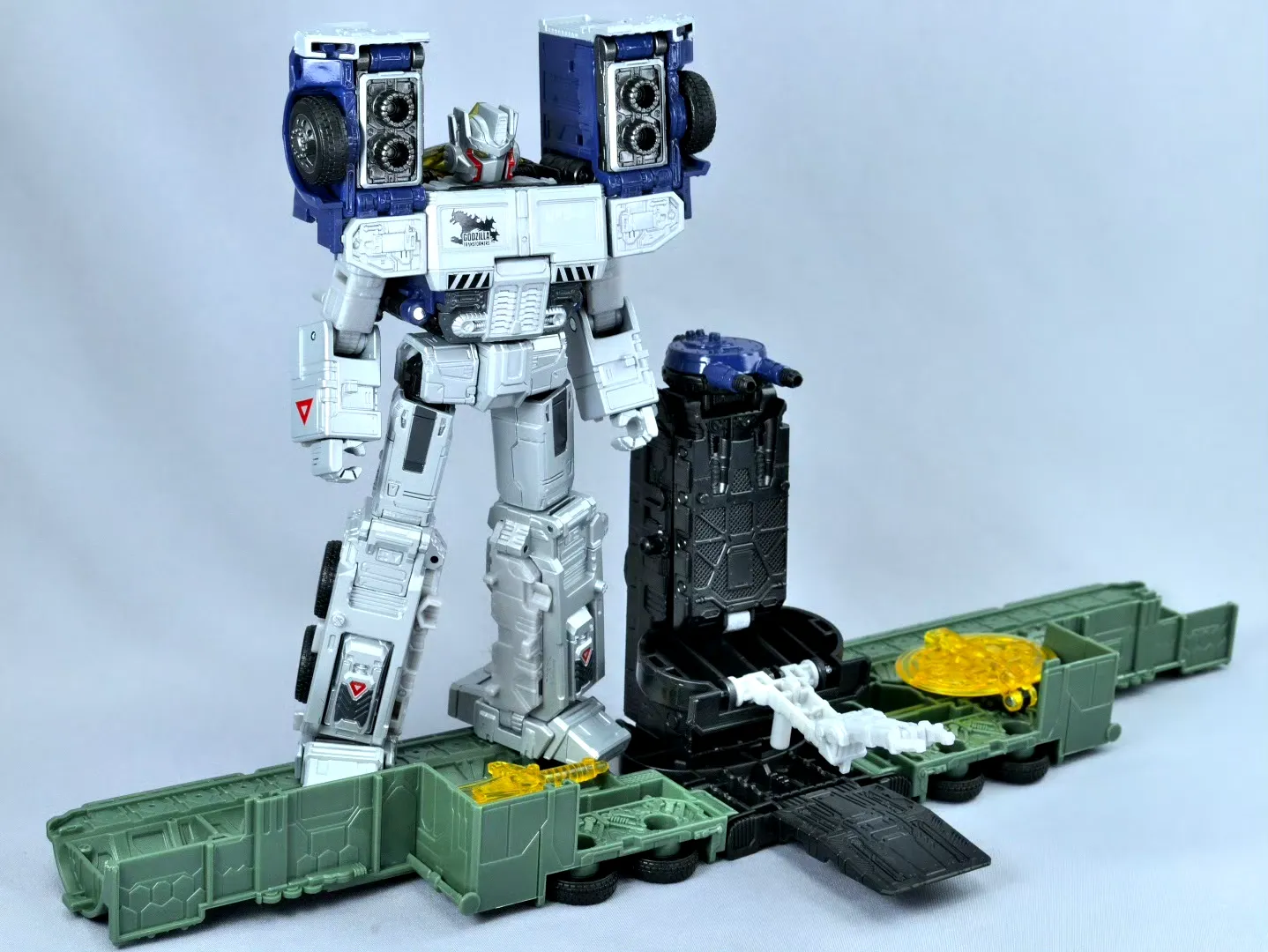 TakaraTOMY 变形金刚 哥斯拉 联名 擎天柱和威震天
