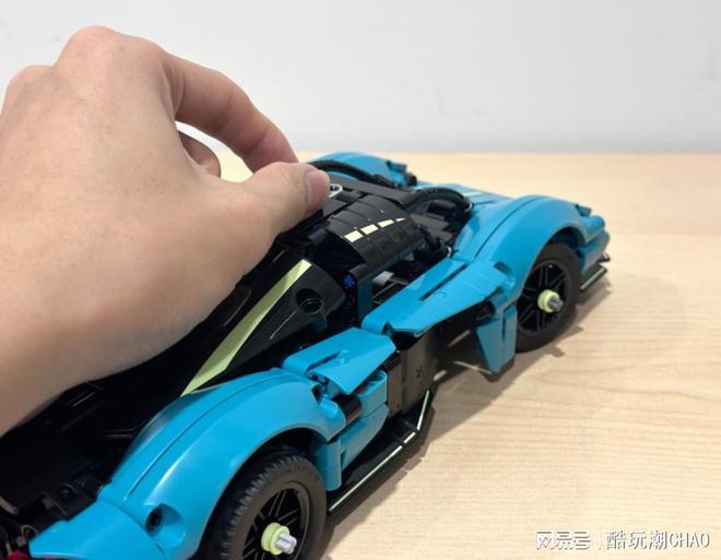 真车零头价！乐高×狂野飙车联动款：阿斯顿·马丁女武神开拼