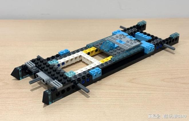 乐高76304评测：41厘米巨兽降临！1995版蝙蝠车终获套件化