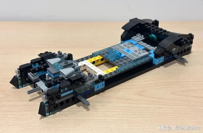 乐高76304评测：41厘米巨兽降临！1995版蝙蝠车终获套件化