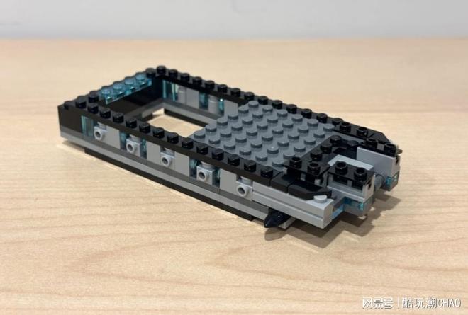 乐高76304评测：41厘米巨兽降临！1995版蝙蝠车终获套件化