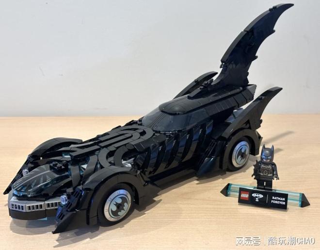 乐高76304评测：41厘米巨兽降临！1995版蝙蝠车终获套件化
