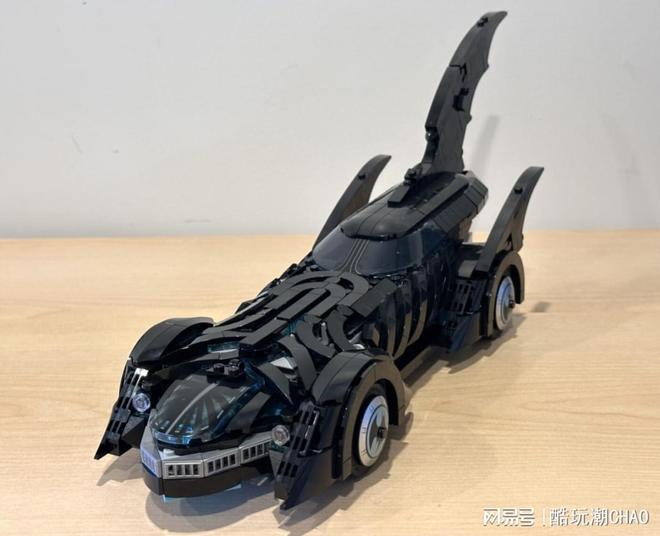 乐高76304评测：41厘米巨兽降临！1995版蝙蝠车终获套件化