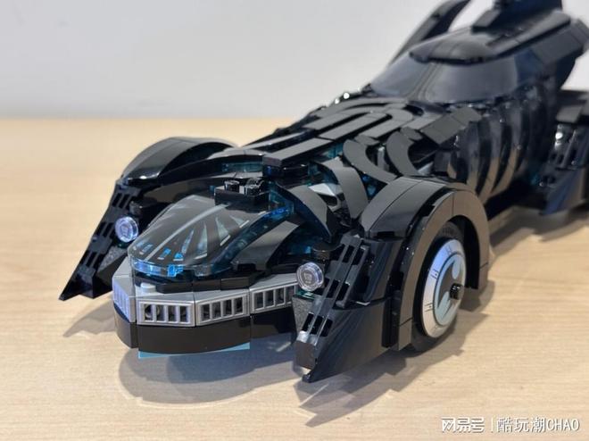乐高76304评测：41厘米巨兽降临！1995版蝙蝠车终获套件化