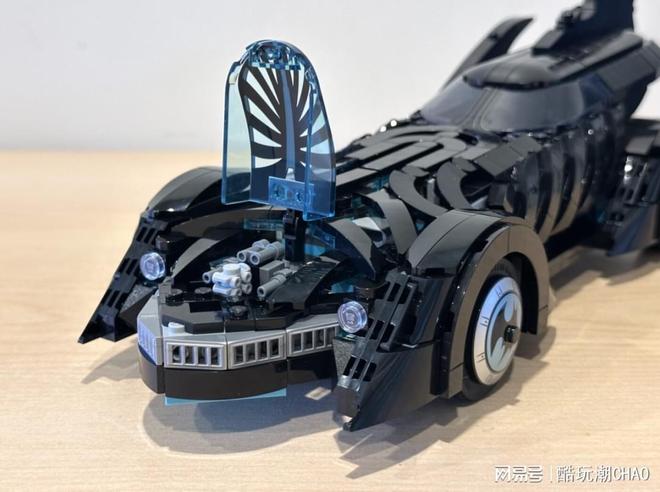 乐高76304评测：41厘米巨兽降临！1995版蝙蝠车终获套件化