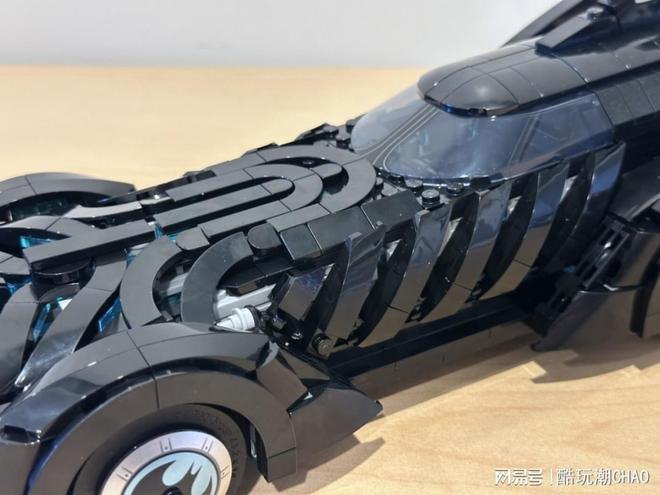 乐高76304评测：41厘米巨兽降临！1995版蝙蝠车终获套件化