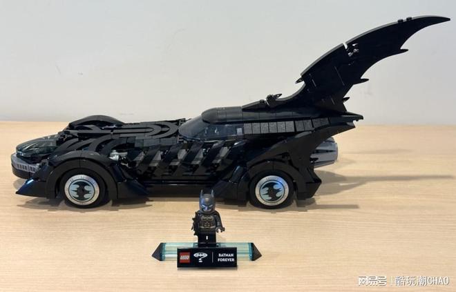 乐高76304评测：41厘米巨兽降临！1995版蝙蝠车终获套件化