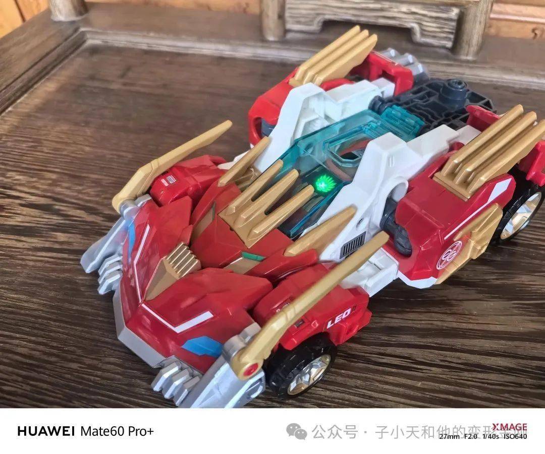 TT 地球先锋队 猛狮迅豹 多美卡50周年特别产品，红+黄番茄炒蛋配色，实物竟然意外的有质感。